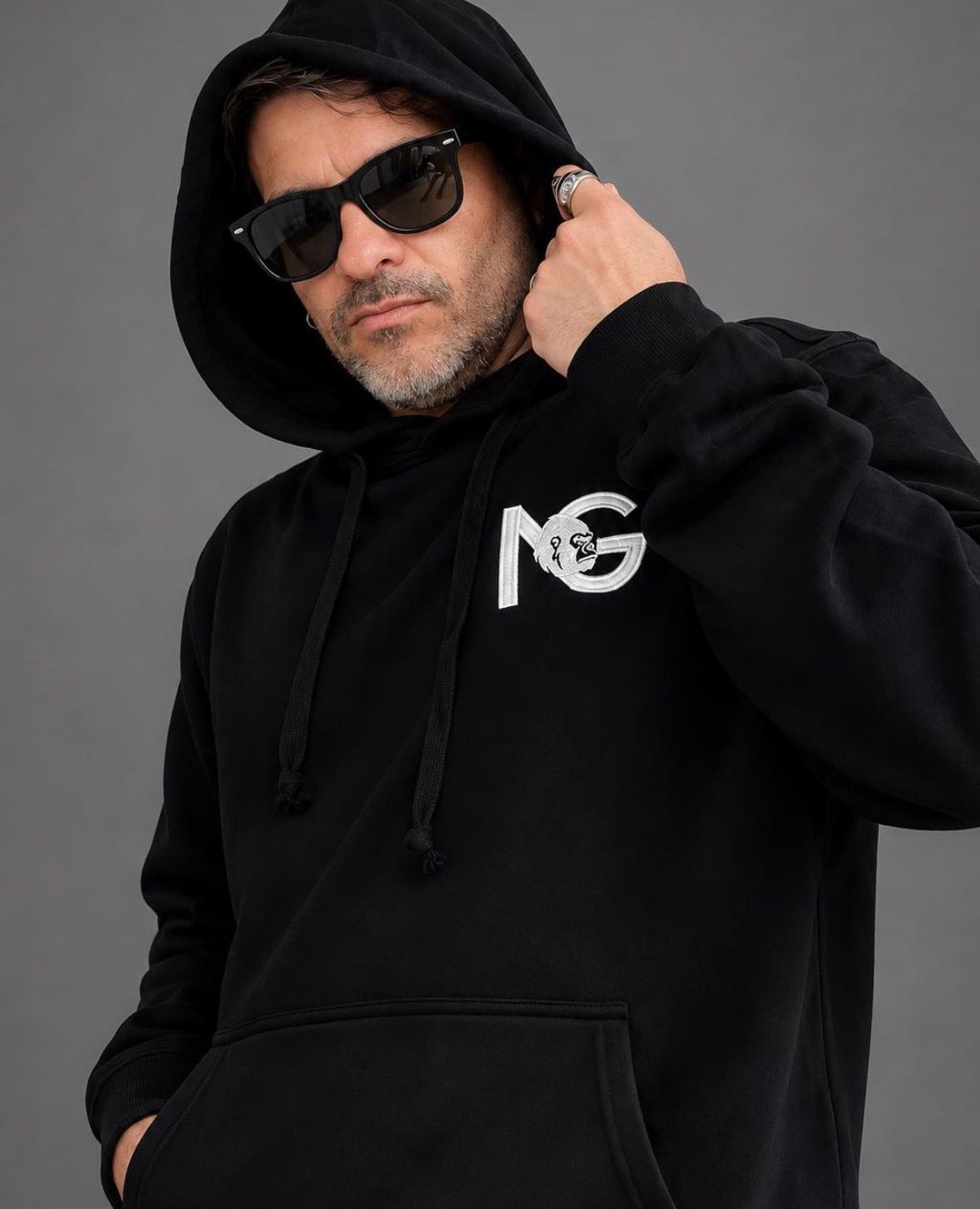 POLERON TIPO CANGURO CON GORRO